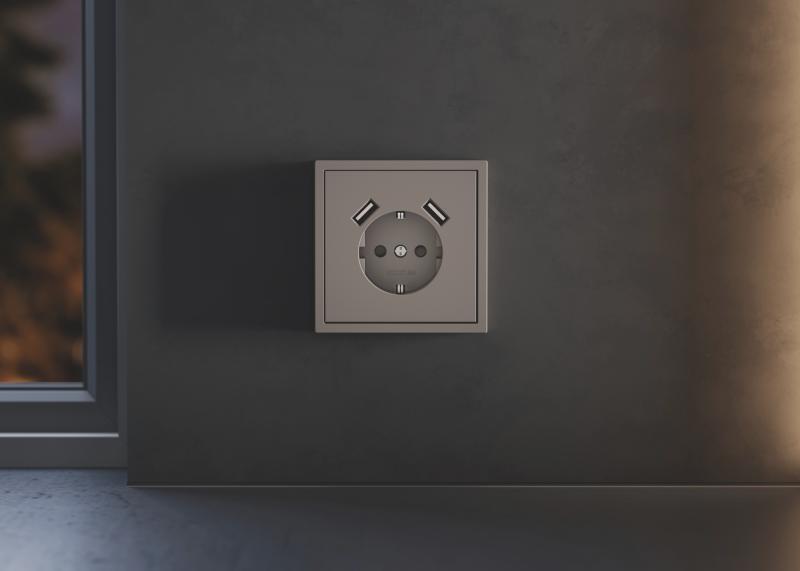 Накладка для розетки с заземлением и защитными шторками, с USB A+A, S70 (капучино)